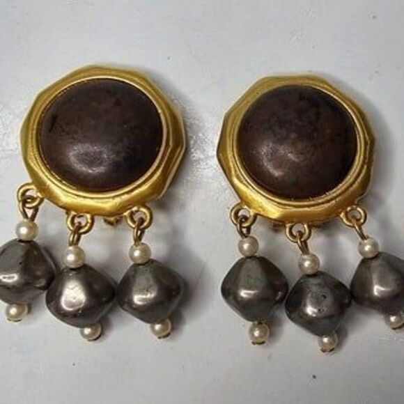 Liz Claiborne Gold tone Dangle Clip-On Earrings Brown Stone, Faux Pearl Grey - Picture 1 of 4